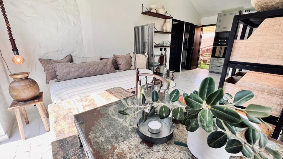 Living room, Photo of the whole room