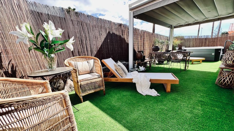 Seating area, Garden view, sunbed