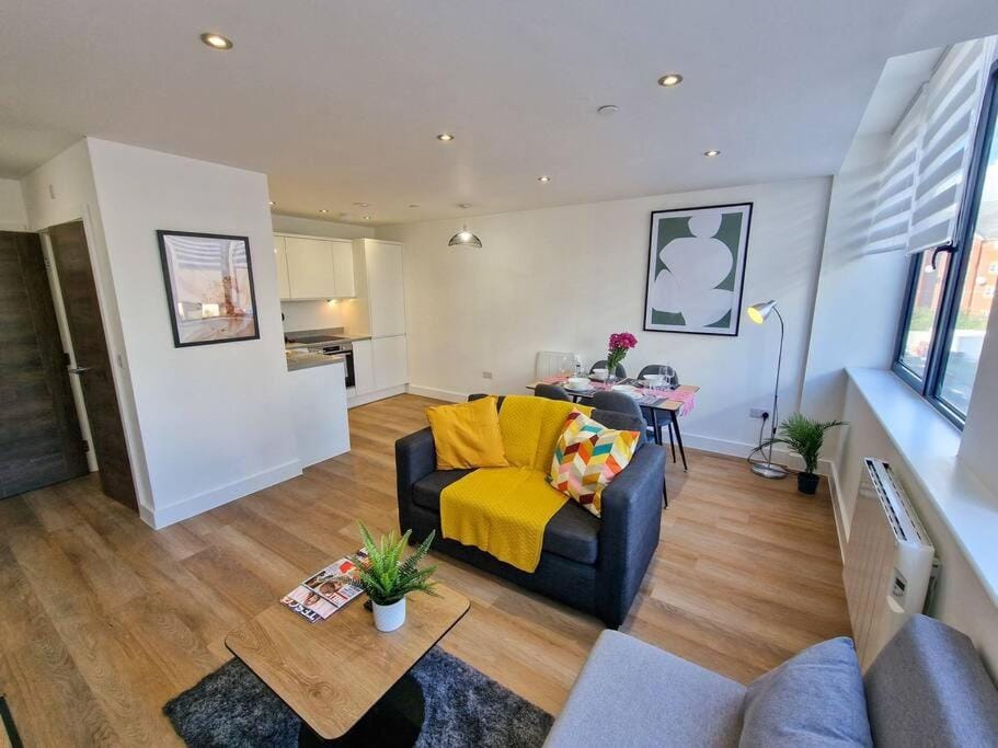 1 Bed Old Trafford Flat Free Parking Apartment in Stretford