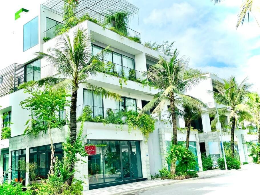Dai Lai villa 5-bedroom with elevator Villa in Vietnam