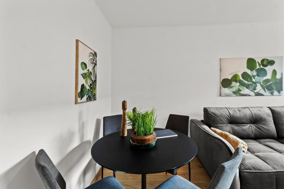Living room, Decorative detail, Seating area, Dining area