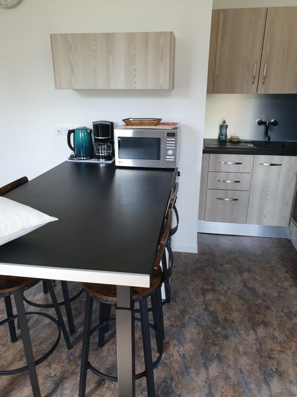 Seating area, Dining area