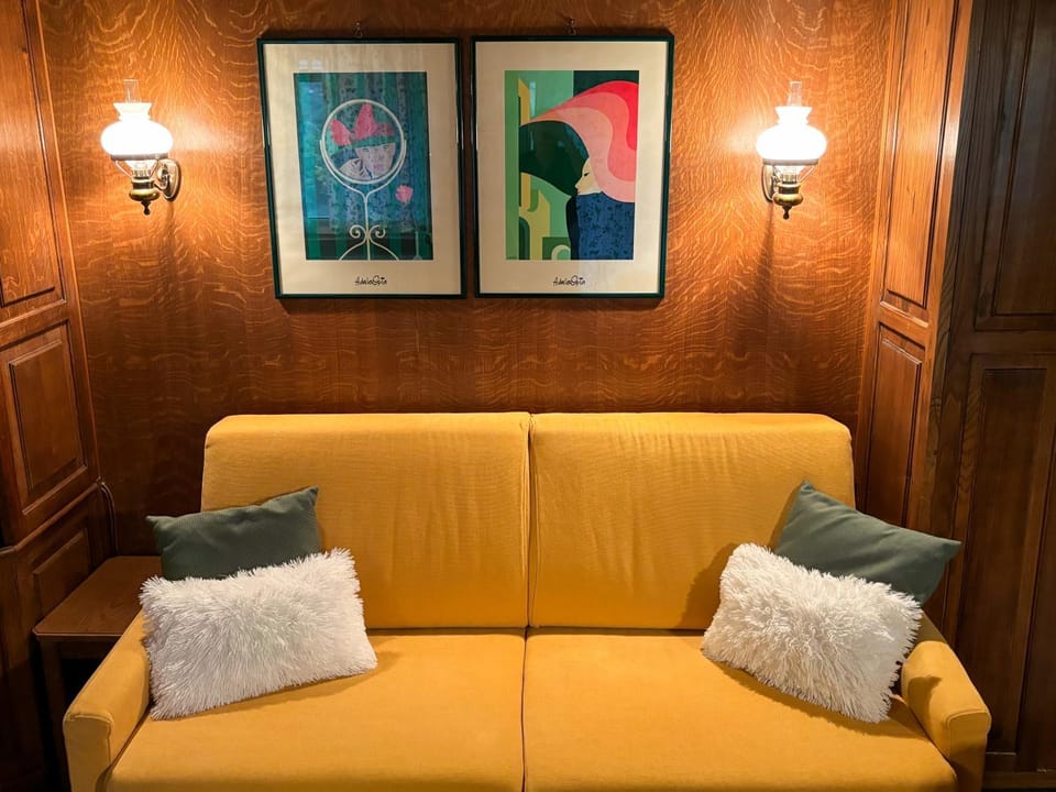 Living room, Decorative detail