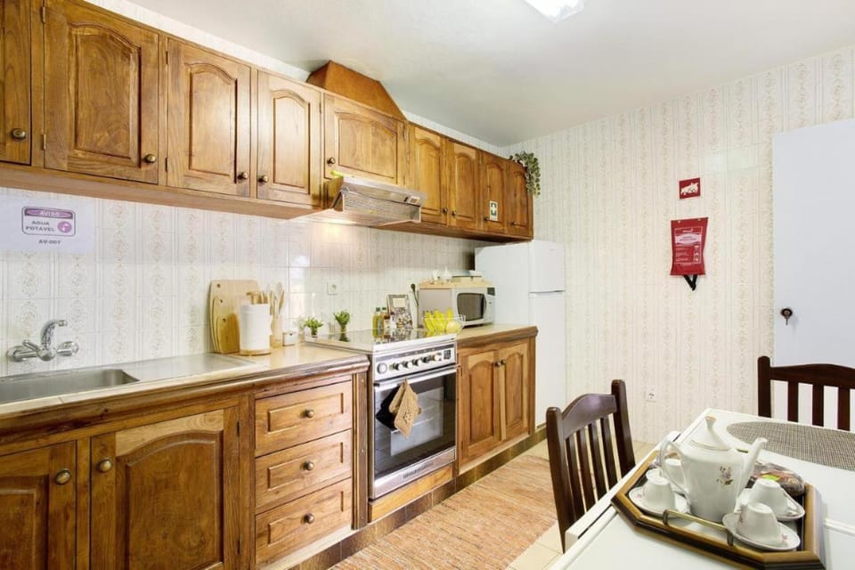Kitchen or kitchenette, Dining area, minibar, pet friendly, stove