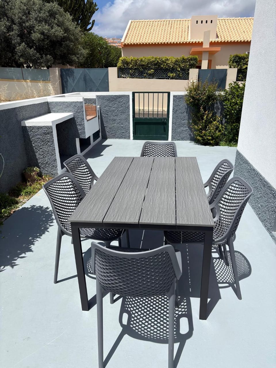 Patio, BBQ facilities