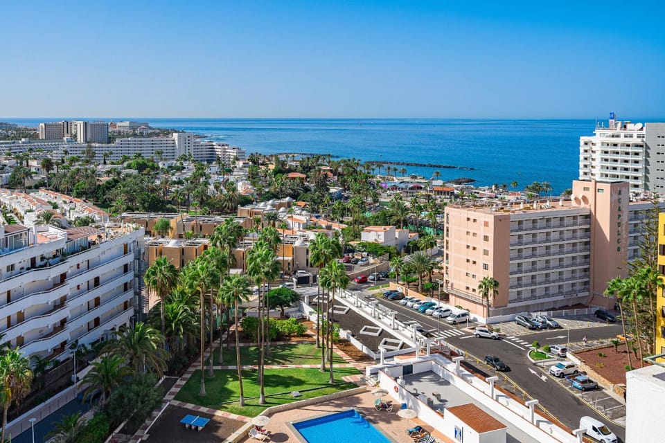 Day, Neighbourhood, City view, Sea view