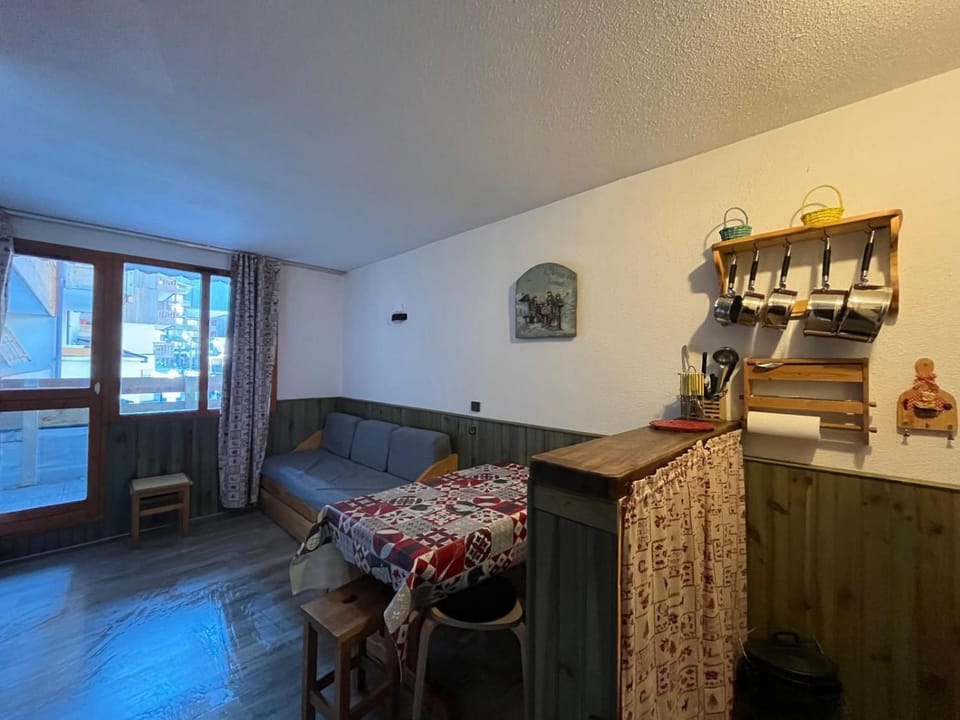 A Valfrejus,Proche des pistes, studio cabine tout confort Cabin in St Martin Belleville