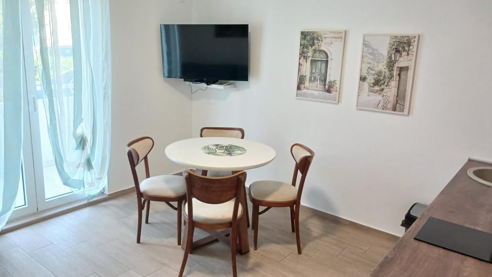 Apartments Tiha noć Kotor Apartment in Dobrota