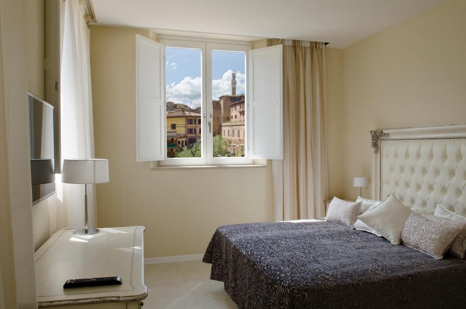 Day, Summer, Decorative detail, Bedroom, On site, City view, Landmark view