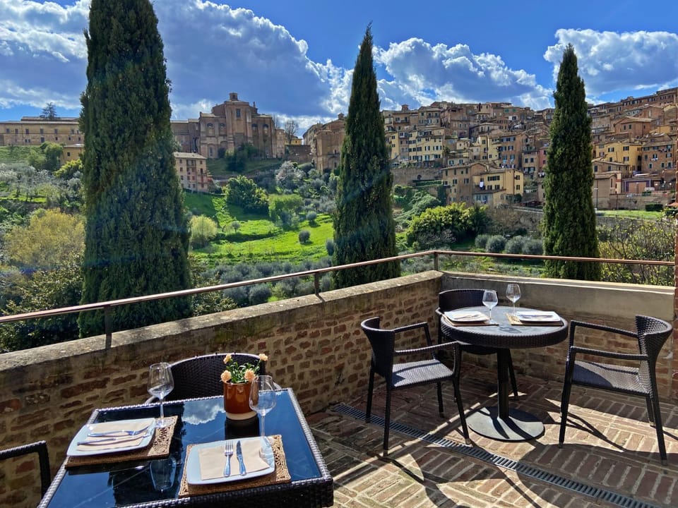 Balcony/Terrace, City view, Garden view, Landmark view, Mountain view