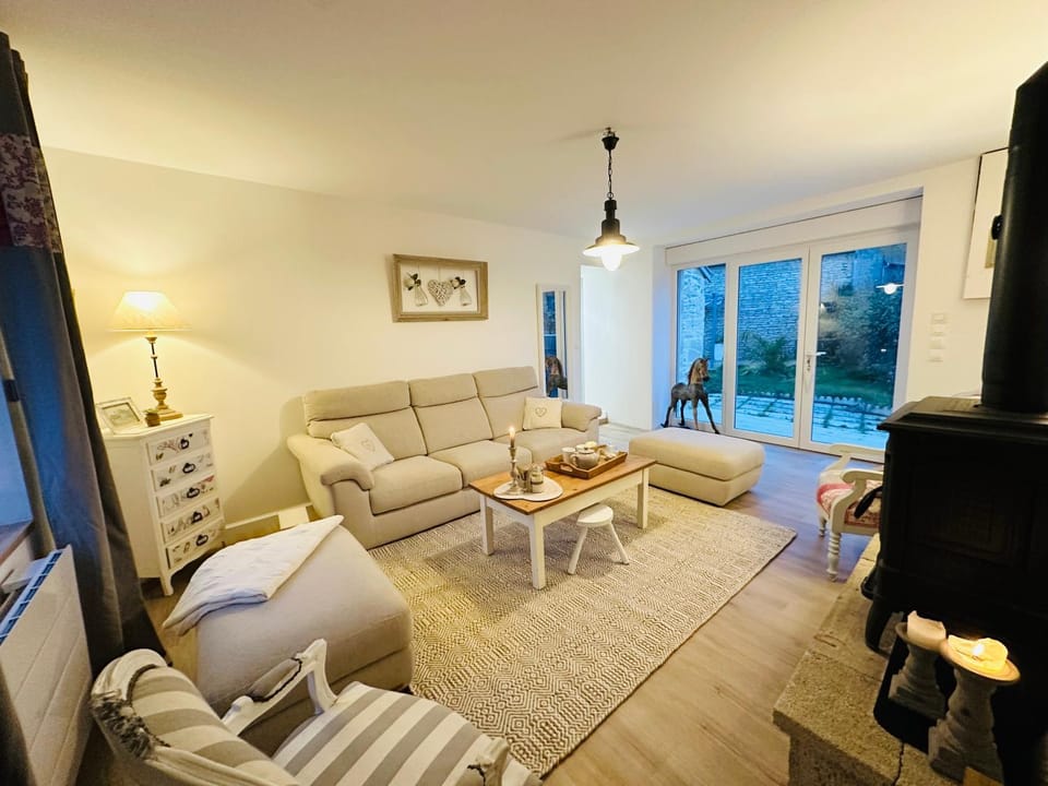 Property building, TV and multimedia, Living room, Seating area, Garden view, fireplace, fireplace, heating, heating, internet, internet