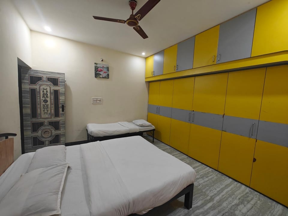 Bed, Photo of the whole room, Bedroom, fireplace