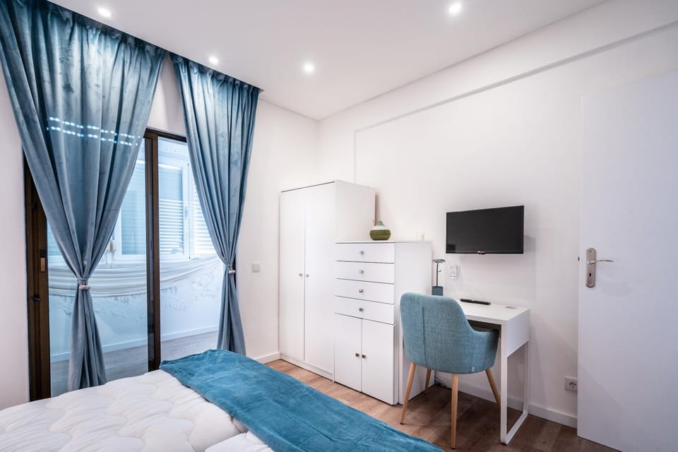 TV and multimedia, Photo of the whole room, hair dresser, wardrobe