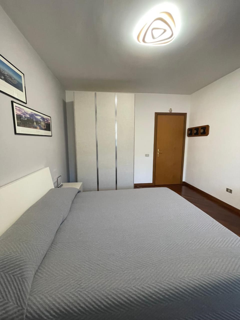 Bed, Photo of the whole room, wardrobe