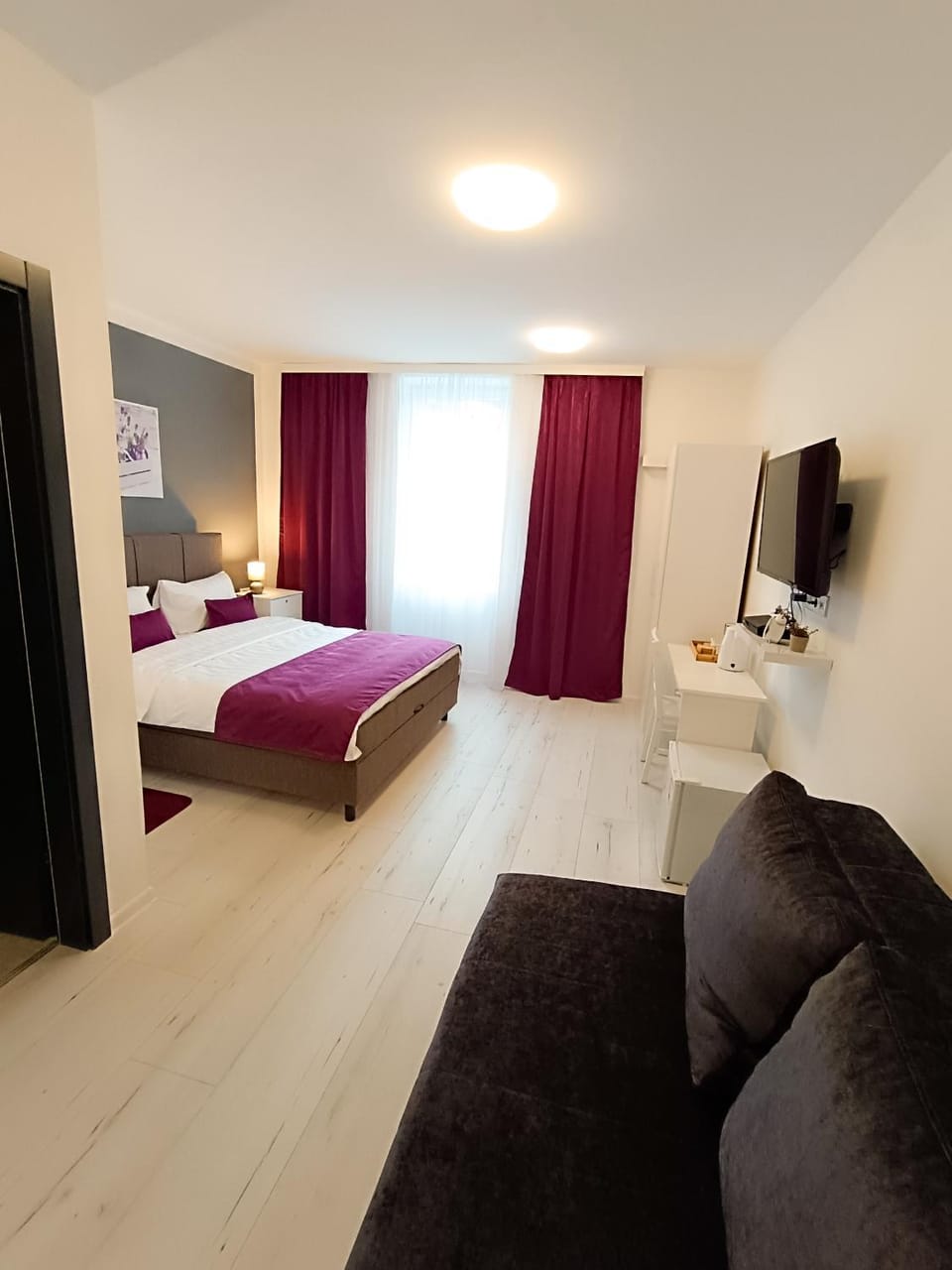 Communal lounge/ TV room, Bed, Photo of the whole room, Seating area, Bedroom, hair dresser
