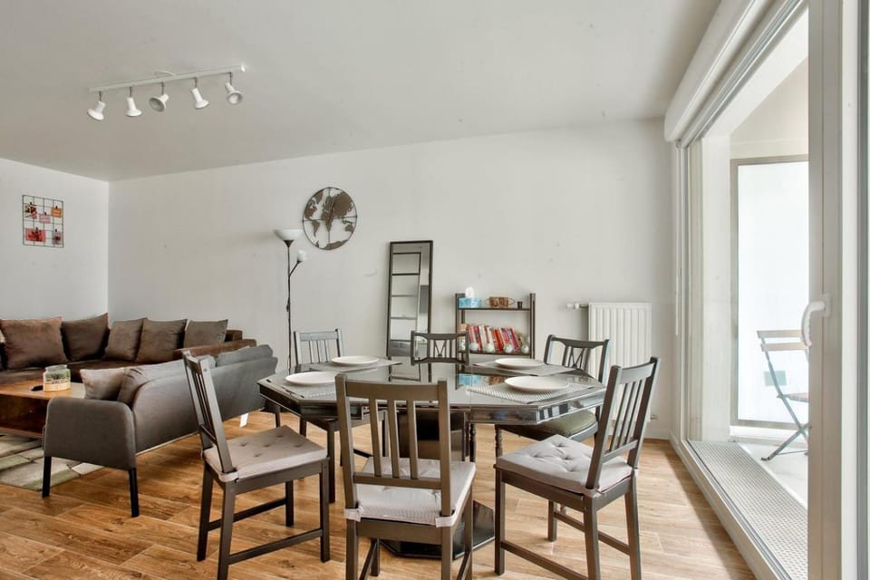 Living room, Seating area, Dining area