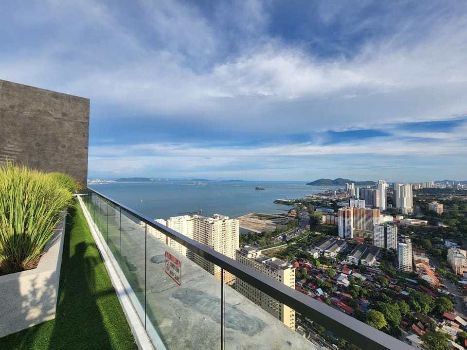 Property building, Nearby landmark, Day, Bird's eye view, View (from property/room), City view