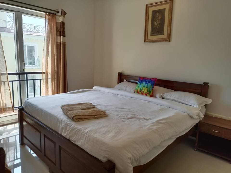 Bedroom, towels