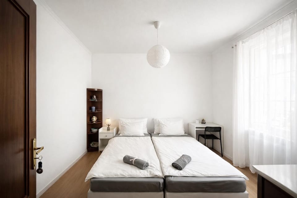 Bed, Photo of the whole room, Bedroom, towels