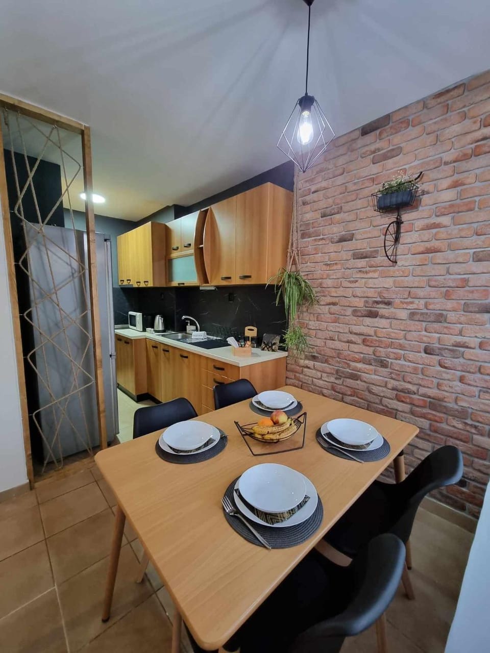 Kitchen or kitchenette, Dining area, minibar, stove