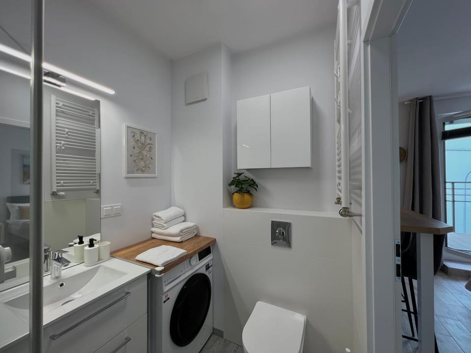 Bathroom, towels, washing machine