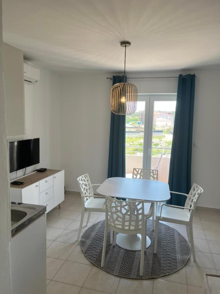 TV and multimedia, Kitchen or kitchenette, Living room, Dining area