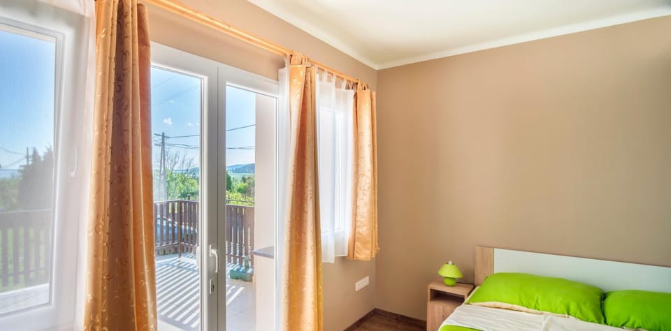 View (from property/room), Balcony/Terrace, Bedroom