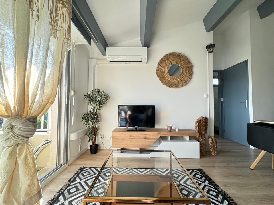 TV and multimedia, Living room, air conditioner