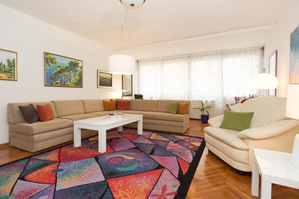 Bed, Living room, Seating area