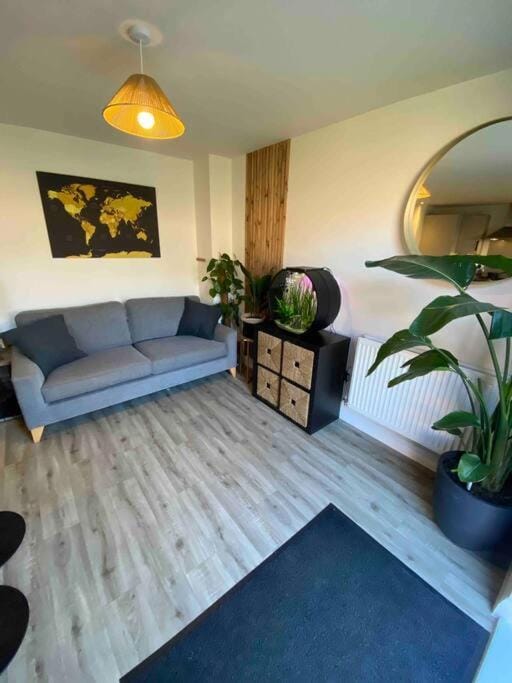 Bed, Living room, Photo of the whole room, Bedroom