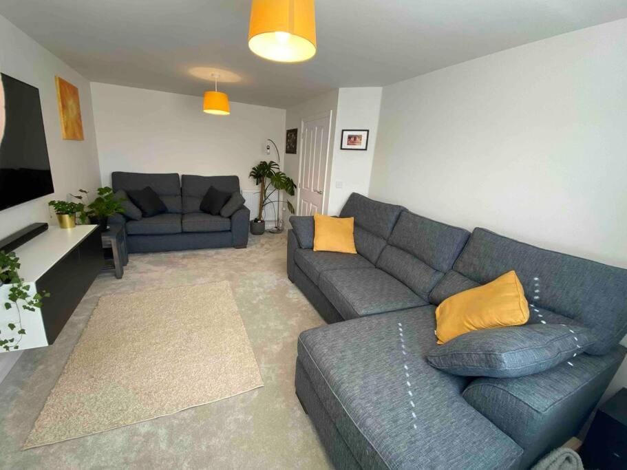 TV and multimedia, Living room, Seating area