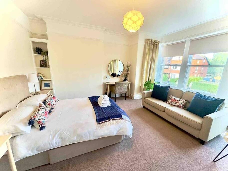 Spacious & Bright 3 bed Harrogate Apartment Apartment in Harrogate