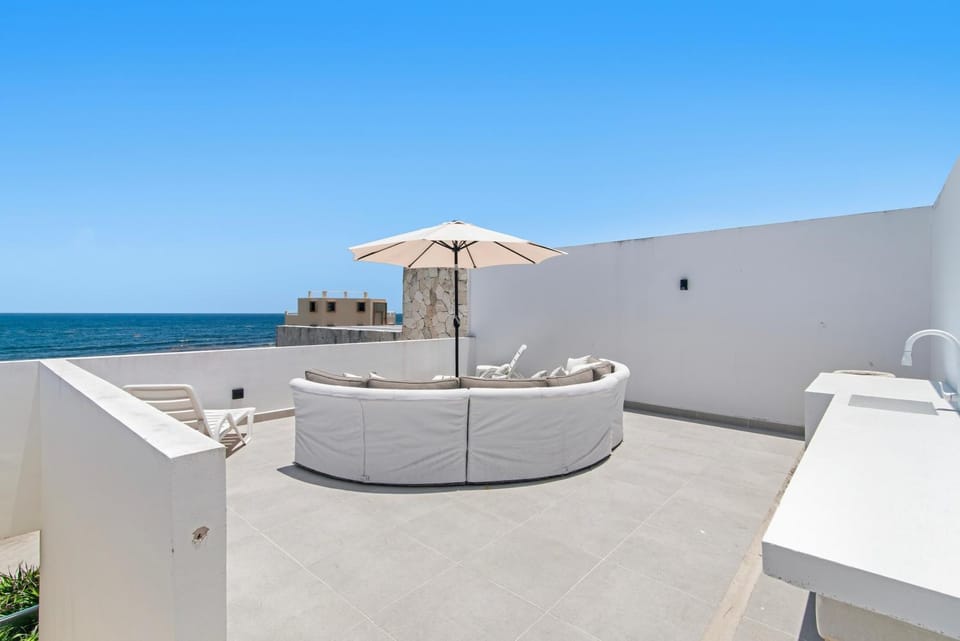 Day, Natural landscape, View (from property/room), Balcony/Terrace, Seating area, Sea view, sunbed