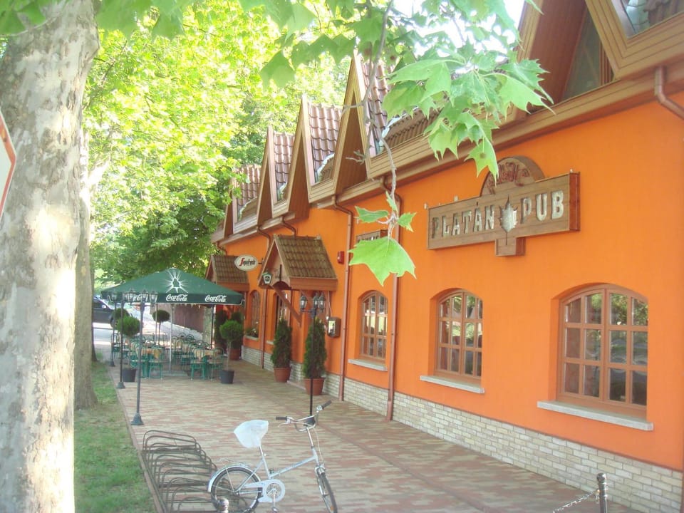 Facade/entrance