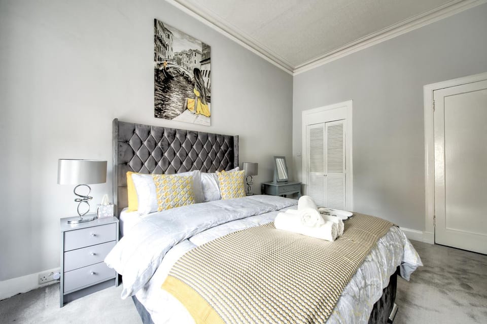 Two Bed Stylish Apartment in Heart of West End Apartment in Glasgow