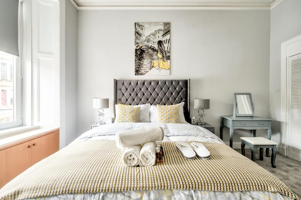Two Bed Stylish Apartment in Heart of West End Apartment in Glasgow