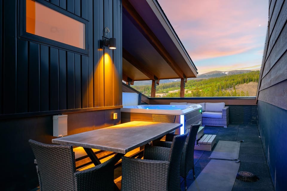 Patio, Dining area