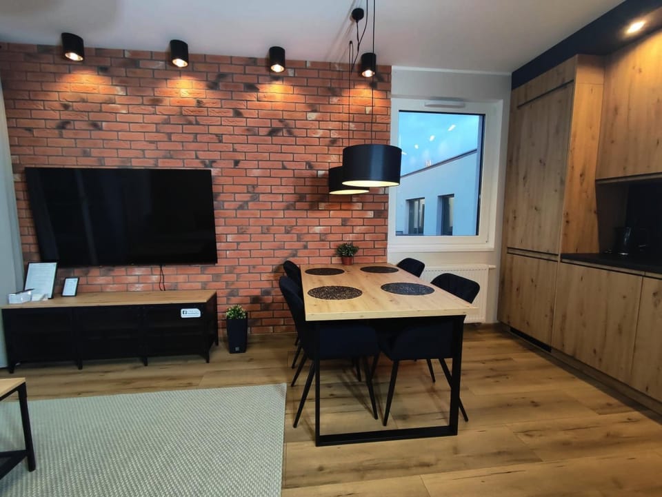 TV and multimedia, Kitchen or kitchenette, Living room, Seating area, Dining area