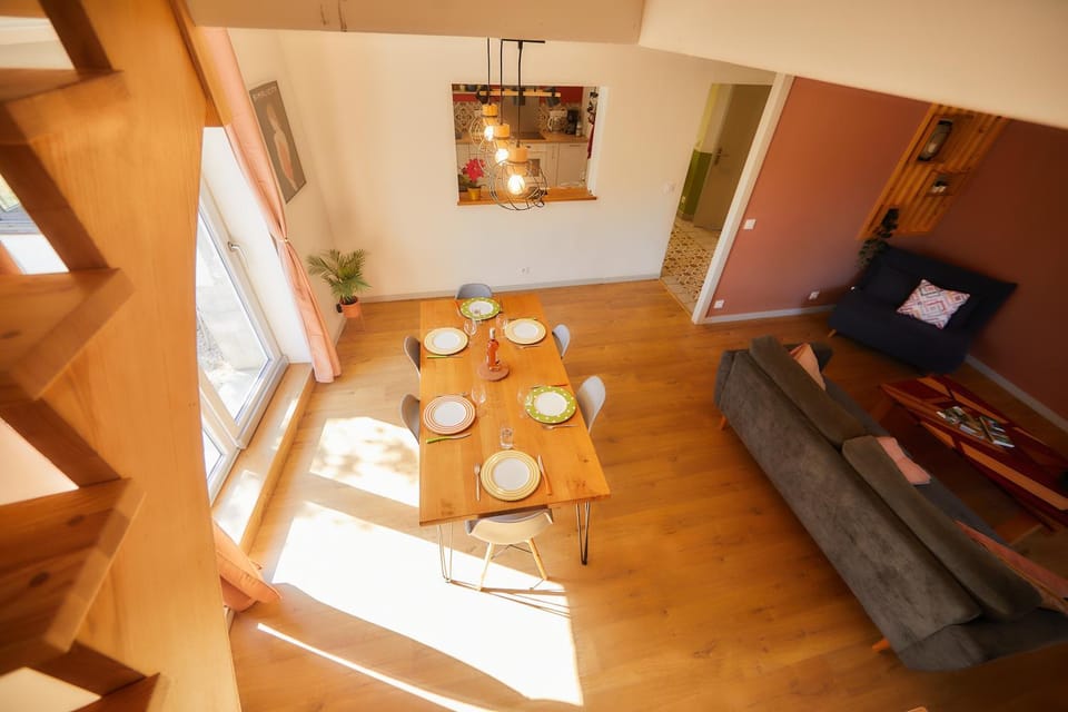 Seating area, Dining area