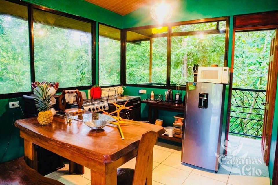 Casita Verde, 800 mts from beach House in Bahía Ballena