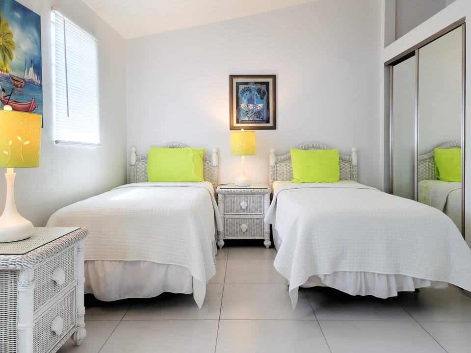 Waterfront Luxury Retreat: 2-Bed Villa Sea Life Apartment in Saint Mary, Antigua and Barbuda