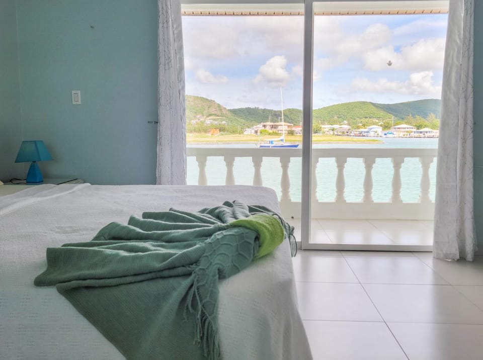 Waterfront Luxury Retreat: 2-Bed Villa Sea Life Apartment in Saint Mary, Antigua and Barbuda