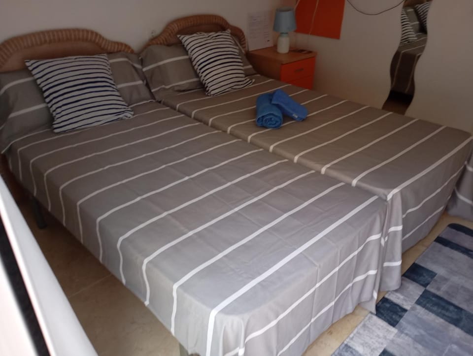 Bed, Photo of the whole room, Bedroom, Garden view, Pool view, Street view