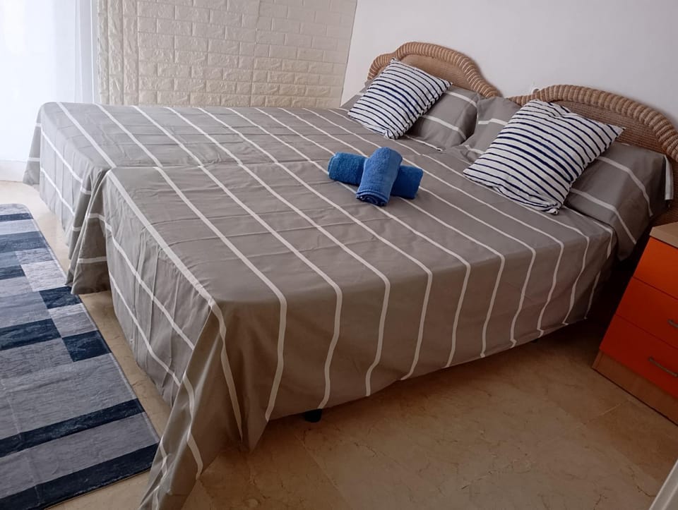 Bed, Photo of the whole room, Bedroom, Swimming pool, Breakfast, towels