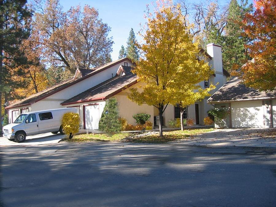Forward-Lake Area House in Bass Lake