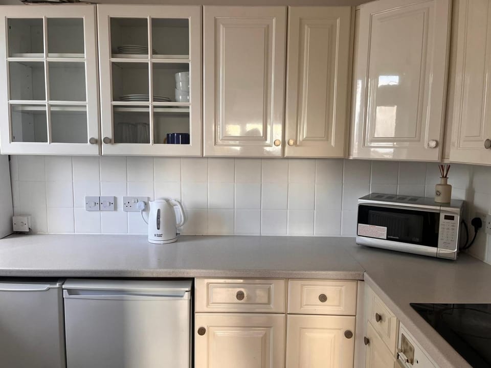 Kitchen or kitchenette, oven, stove
