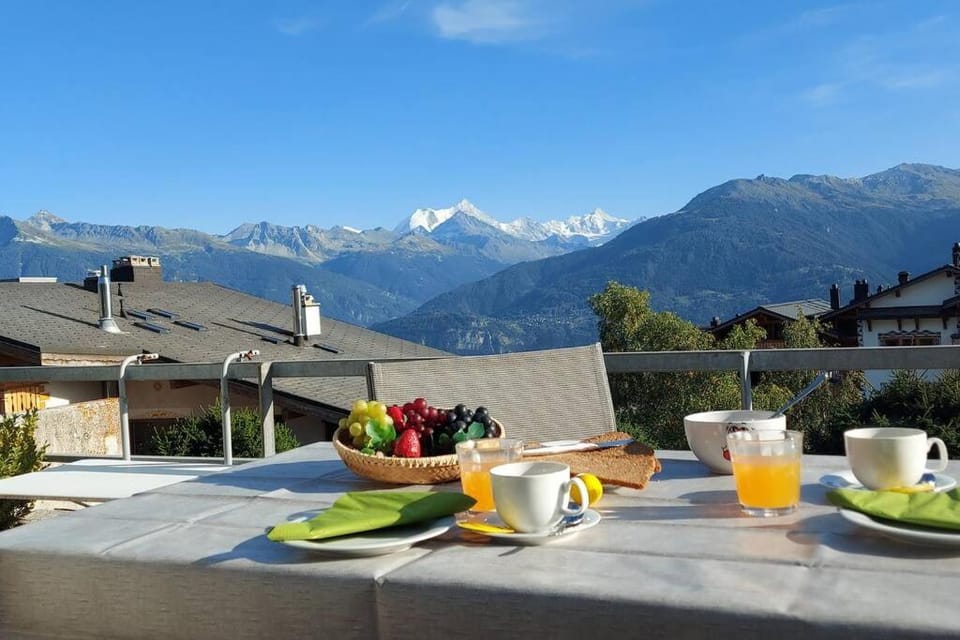 Balcony/Terrace, Mountain view