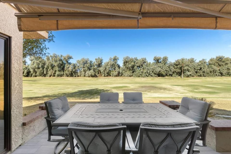 Luxurious fairway condo resort country club House in Palm Desert