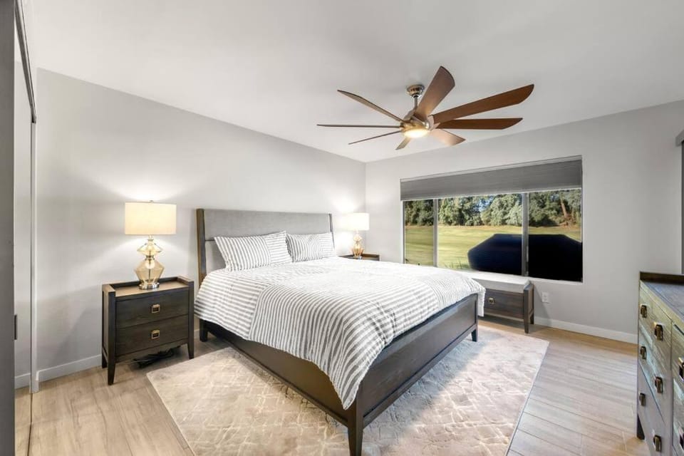 Luxurious fairway condo resort country club House in Palm Desert