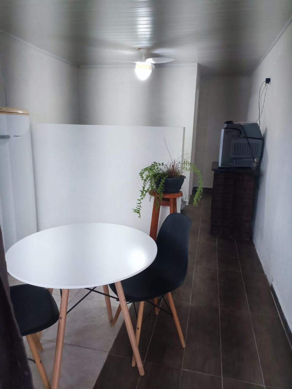 Kitchen or kitchenette, Dining area, oven